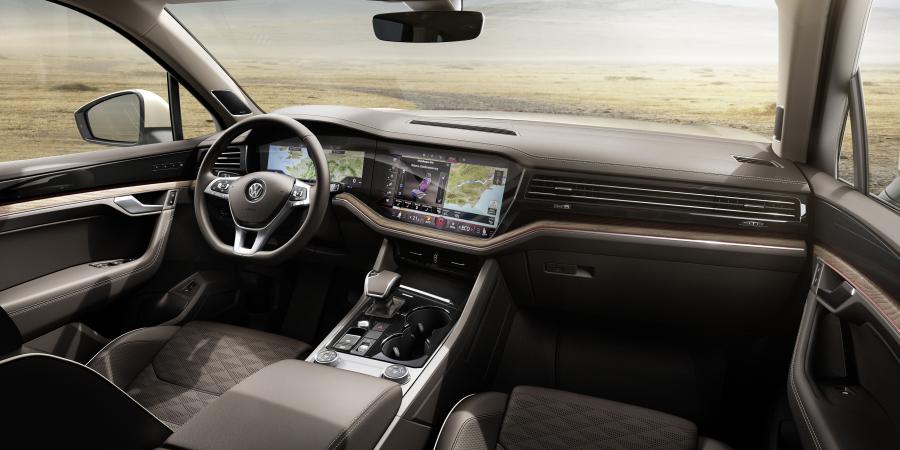 Торпедо Volkswagen Touareg V6 TDI Elegance 2018 года  (WW) (фото 9 из 46)